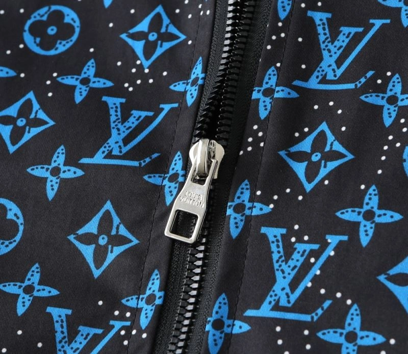 Effortless Louis Vuitton Outwear 136556