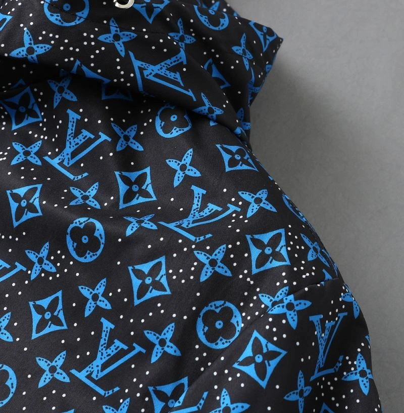 Effortless Louis Vuitton Outwear 136556