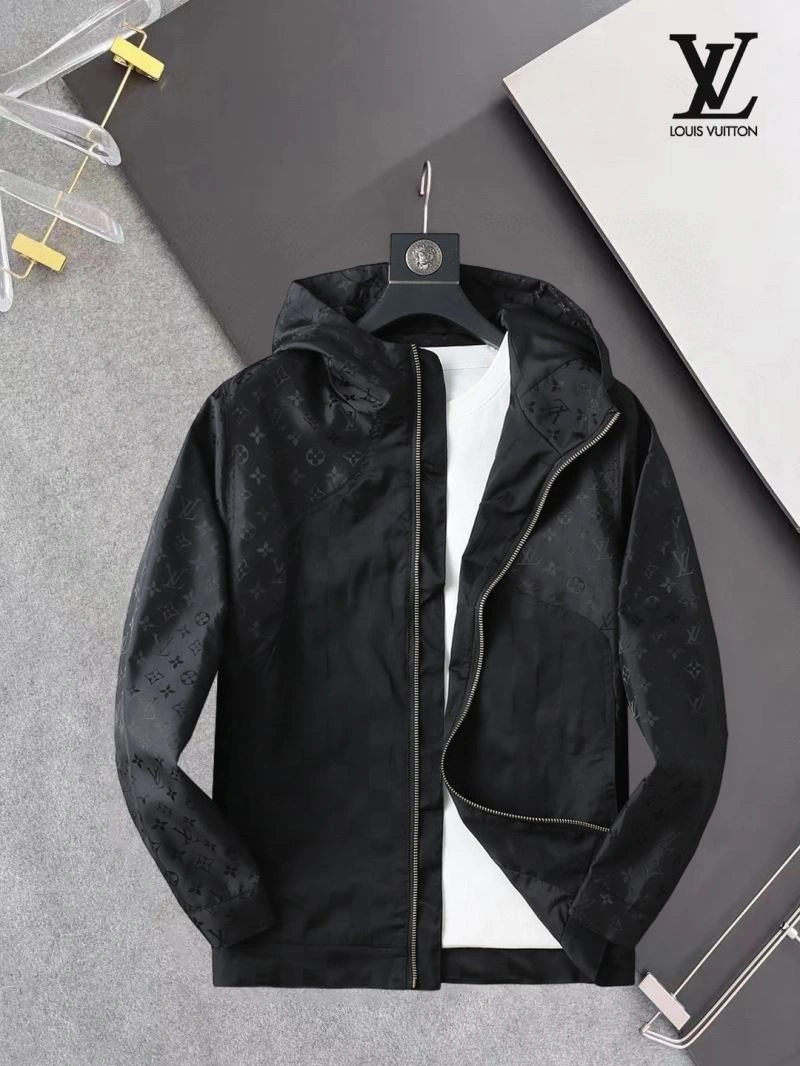 Tailored Louis Vuitton Outwear 136569