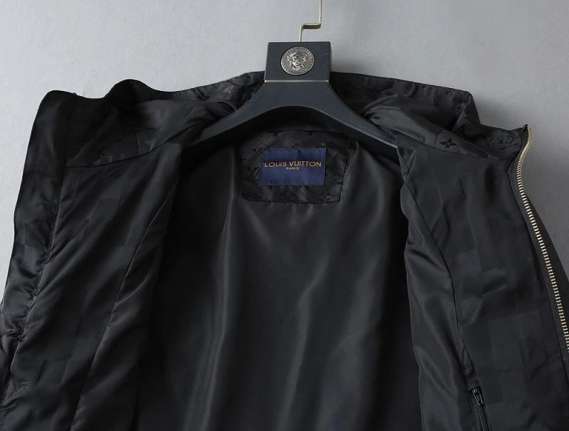 Tailored Louis Vuitton Outwear 136569