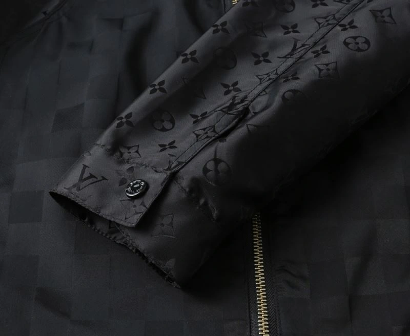 Tailored Louis Vuitton Outwear 136569