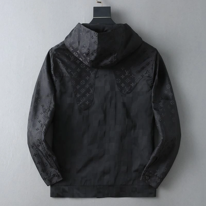 Tailored Louis Vuitton Outwear 136569