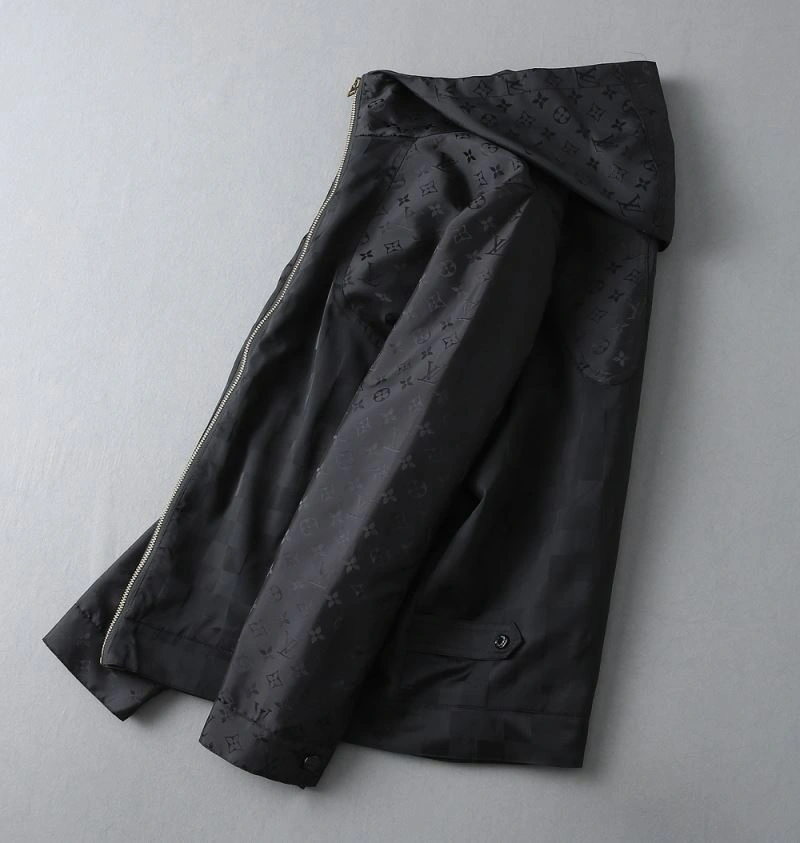 Tailored Louis Vuitton Outwear 136569