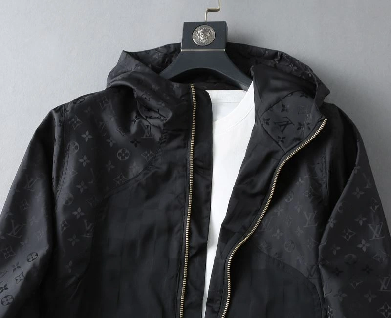 Tailored Louis Vuitton Outwear 136569