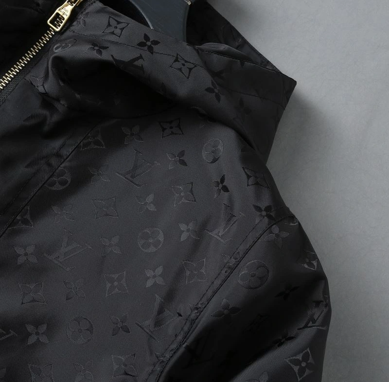 Tailored Louis Vuitton Outwear 136569