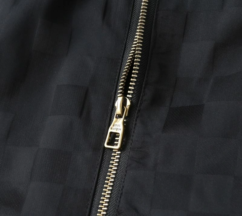 Tailored Louis Vuitton Outwear 136569
