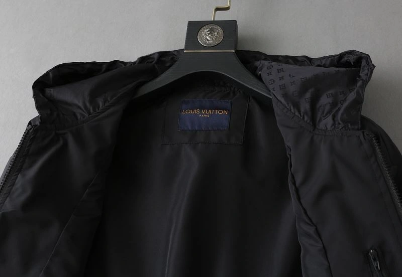 TechFriendly Louis Vuitton Outwear 136553