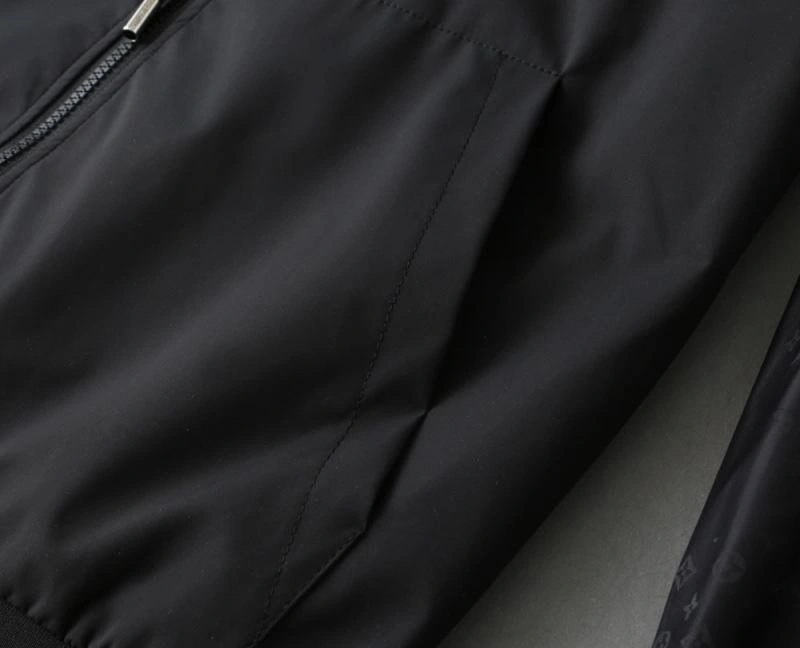 TechFriendly Louis Vuitton Outwear 136553