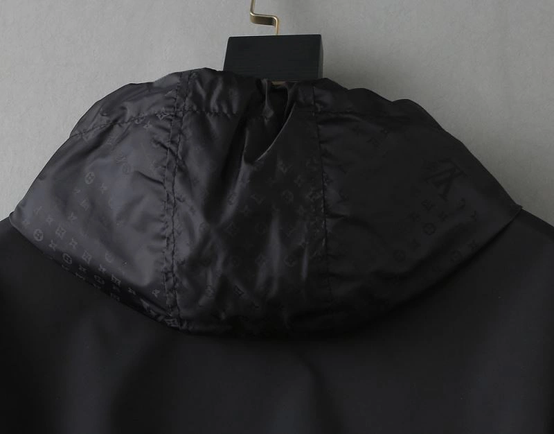 TechFriendly Louis Vuitton Outwear 136553
