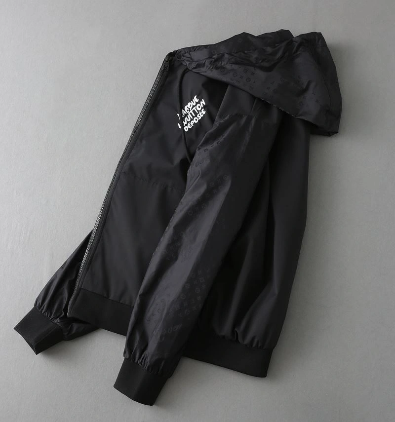 TechFriendly Louis Vuitton Outwear 136553