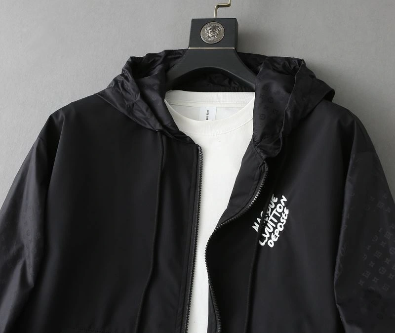 TechFriendly Louis Vuitton Outwear 136553