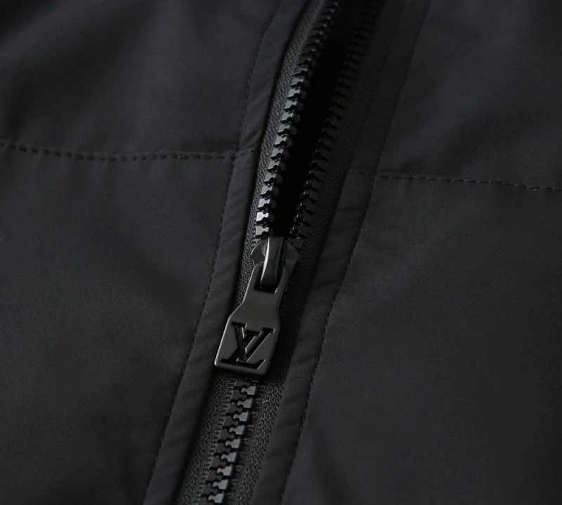 TechFriendly Louis Vuitton Outwear 136553