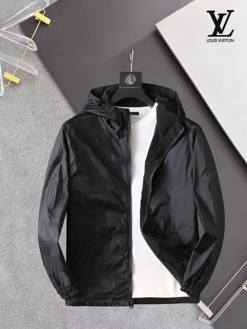 Louis Vuitton Outwear Resilient 136543