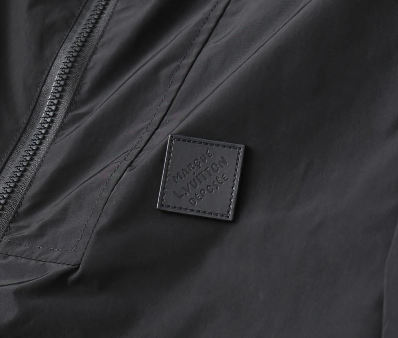Louis Vuitton Outwear Resilient 136543