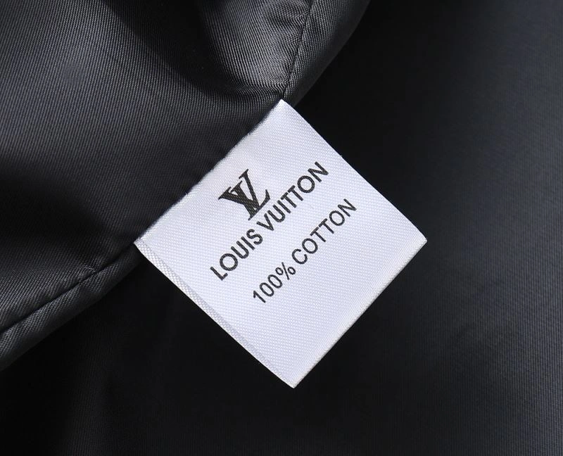 Louis Vuitton Outwear Neat 136540