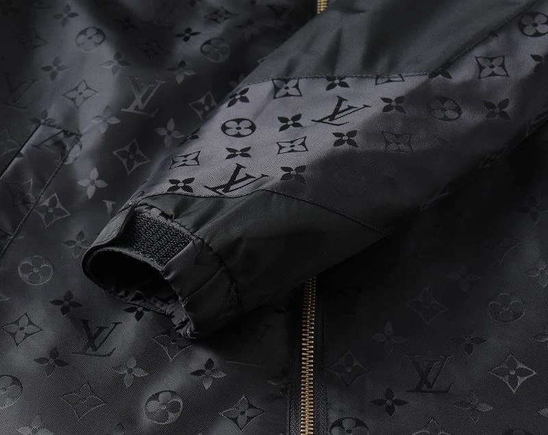 Bright Louis Vuitton Outwear 136538
