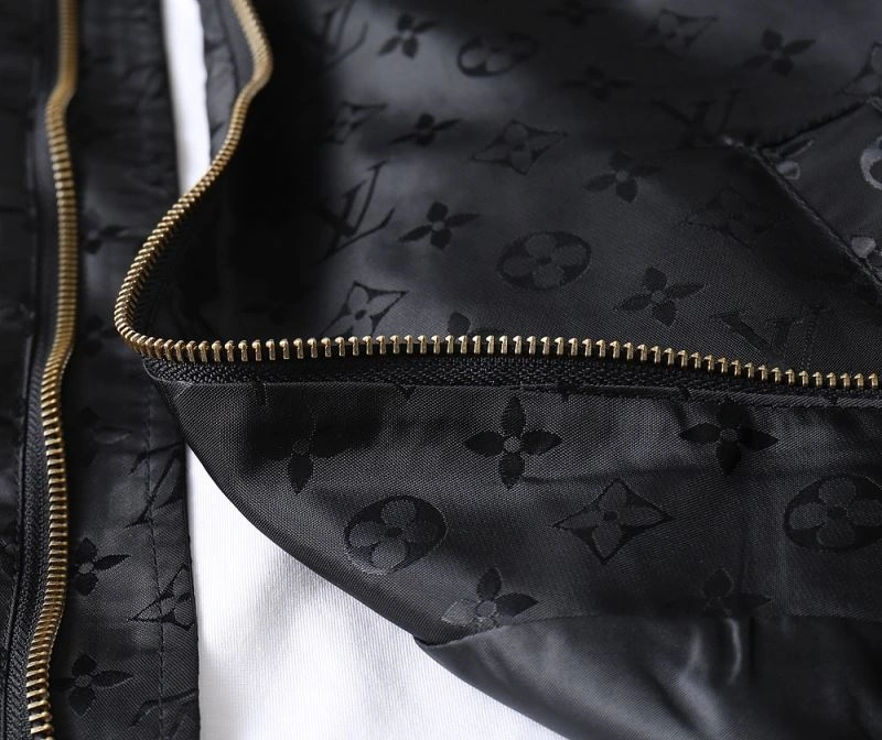 Bright Louis Vuitton Outwear 136538