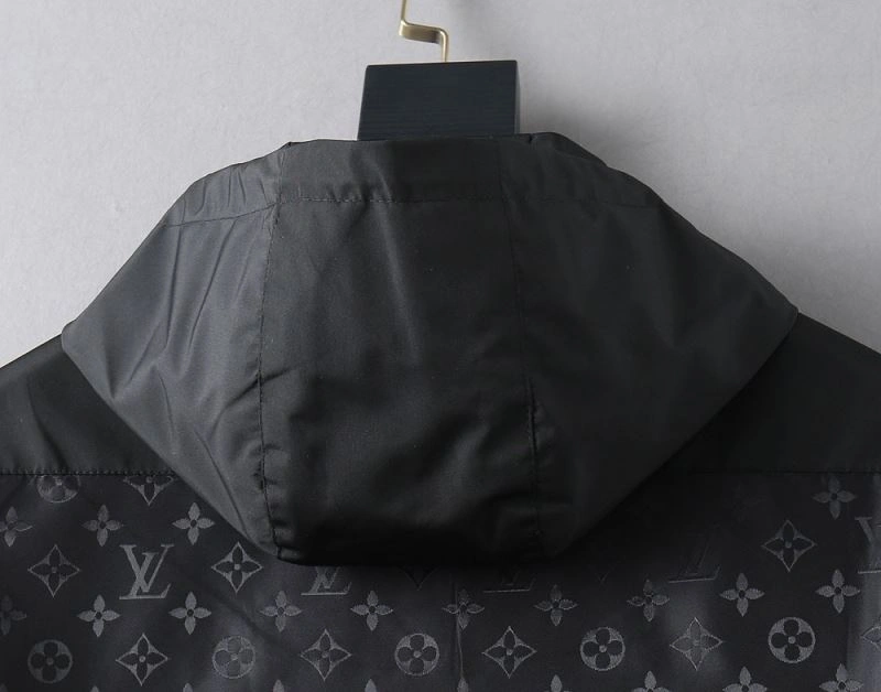 Bright Louis Vuitton Outwear 136538