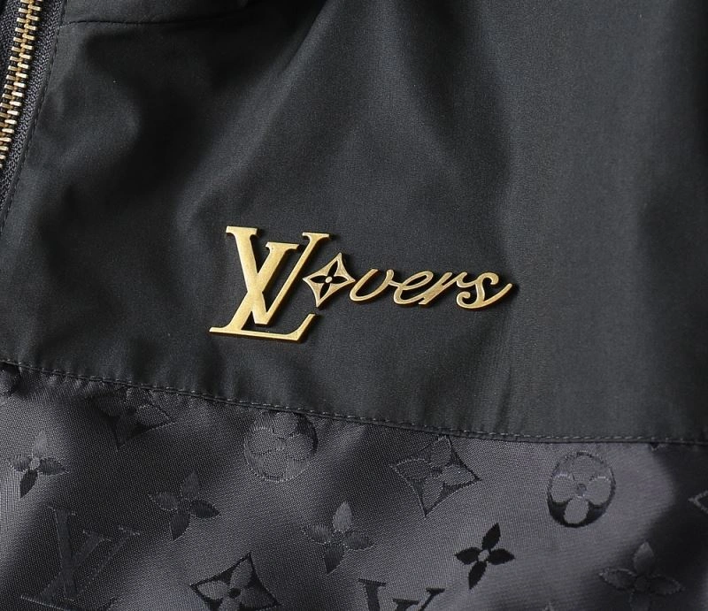 Bright Louis Vuitton Outwear 136538