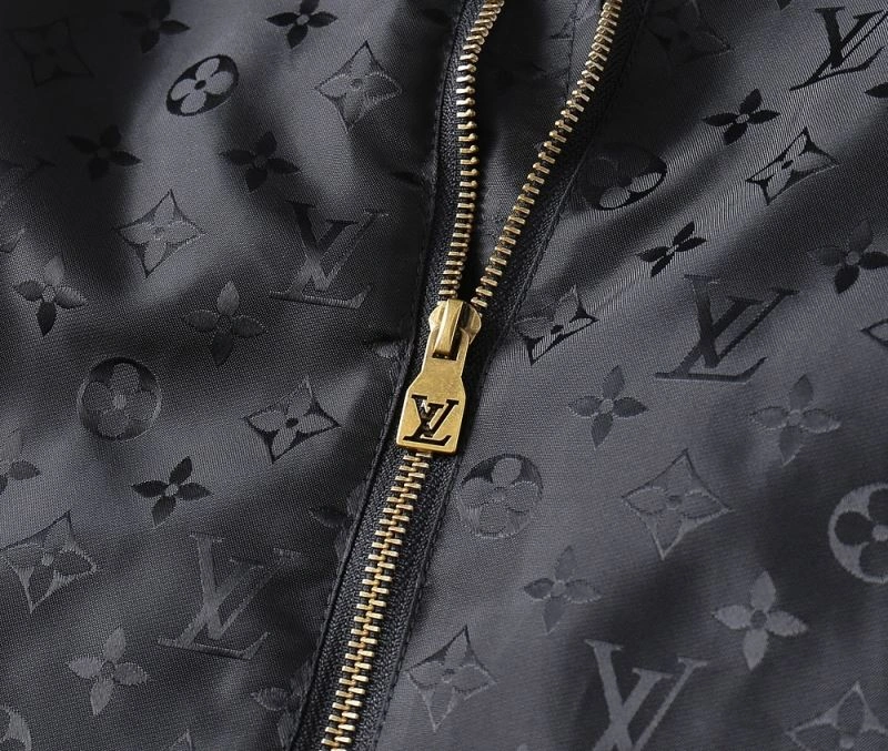 Bright Louis Vuitton Outwear 136538
