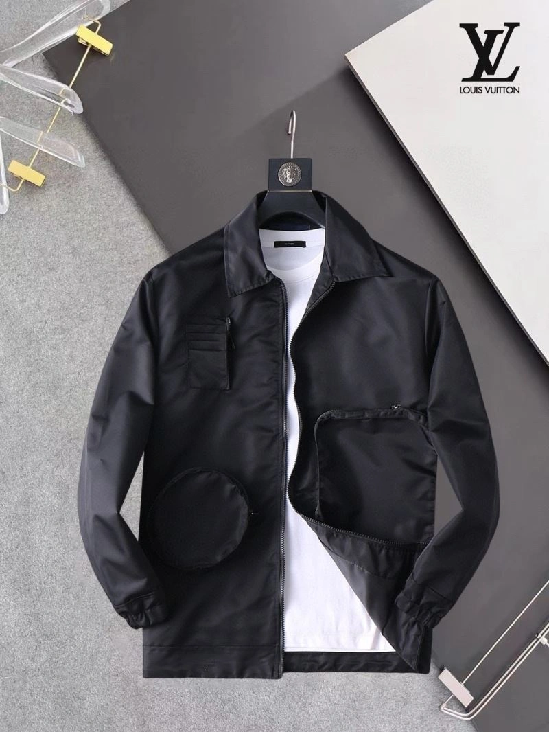 Louis Vuitton Outwear OnTrend 136537