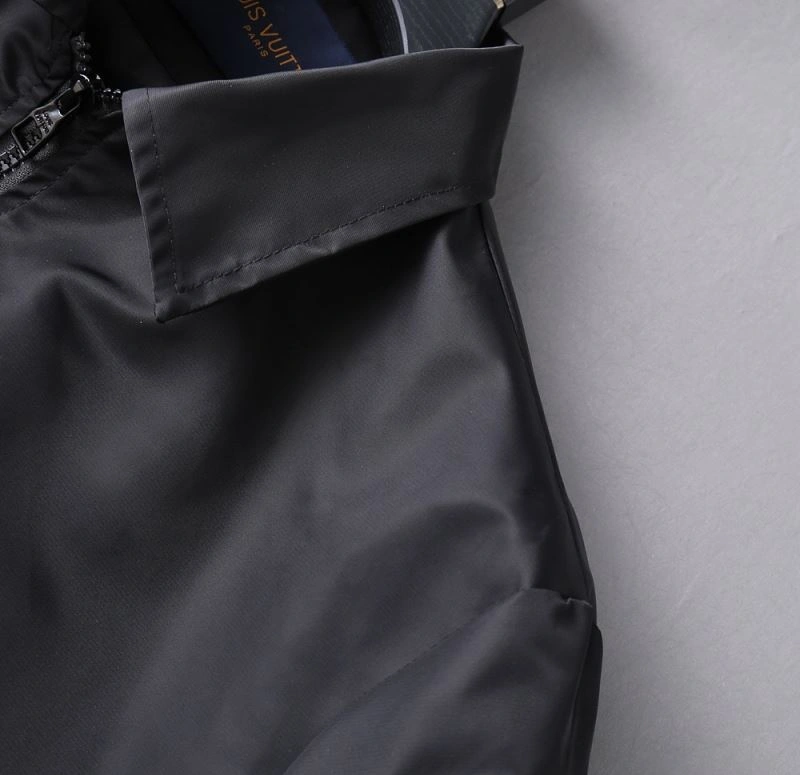 Louis Vuitton Outwear OnTrend 136537