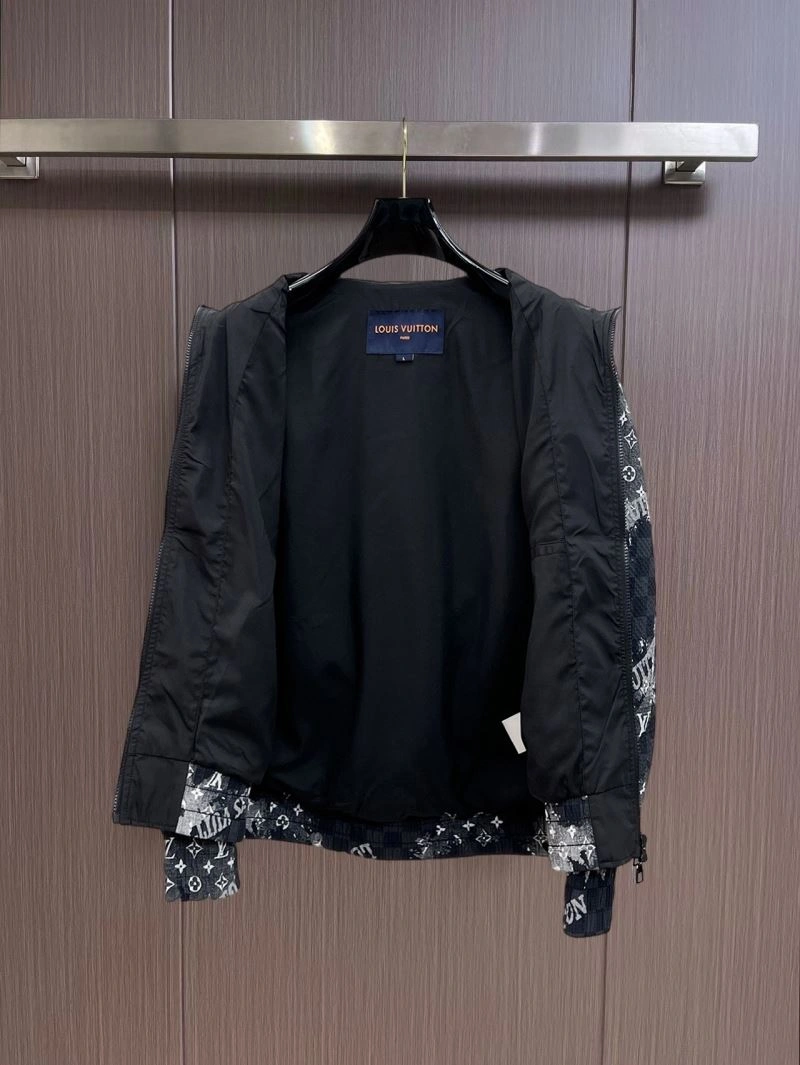 Louis Vuitton Outwear TimelessDesign 136535