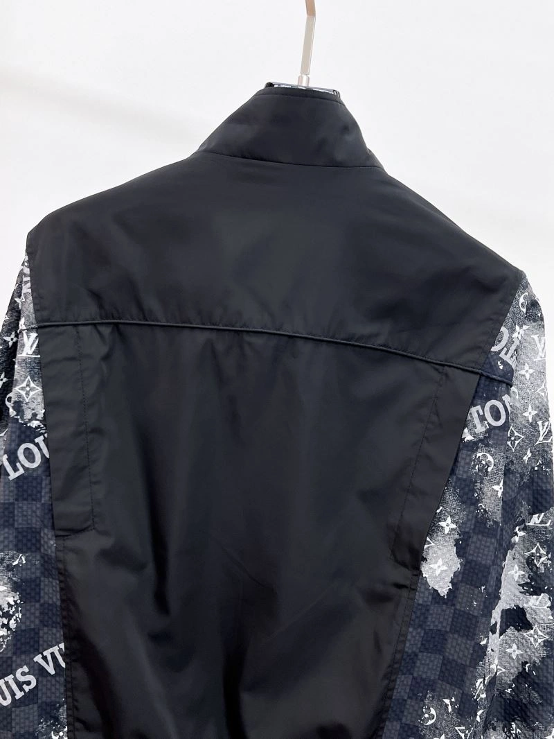 Louis Vuitton Outwear TimelessDesign 136535