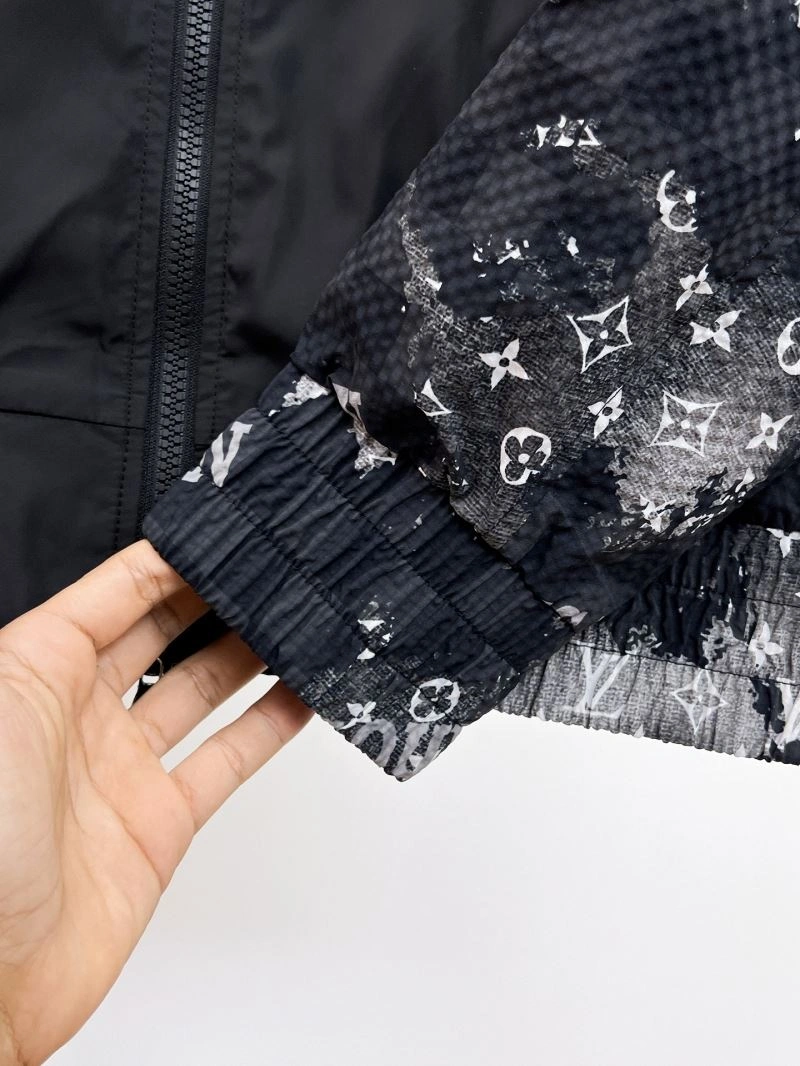 Louis Vuitton Outwear TimelessDesign 136535
