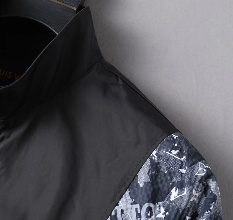 Practical Louis Vuitton Outwear 136530
