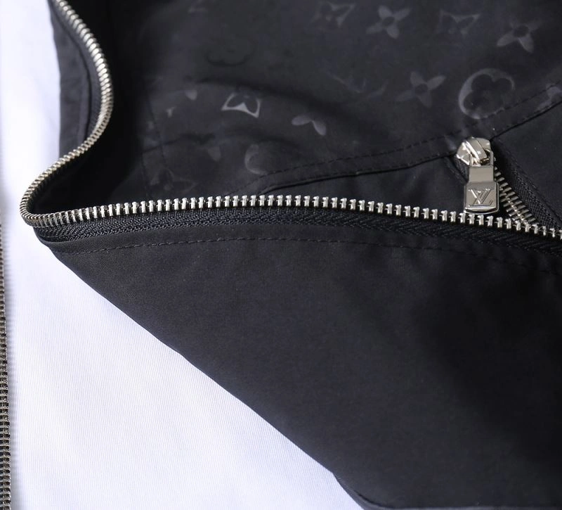 Durable Louis Vuitton Outwear 136531