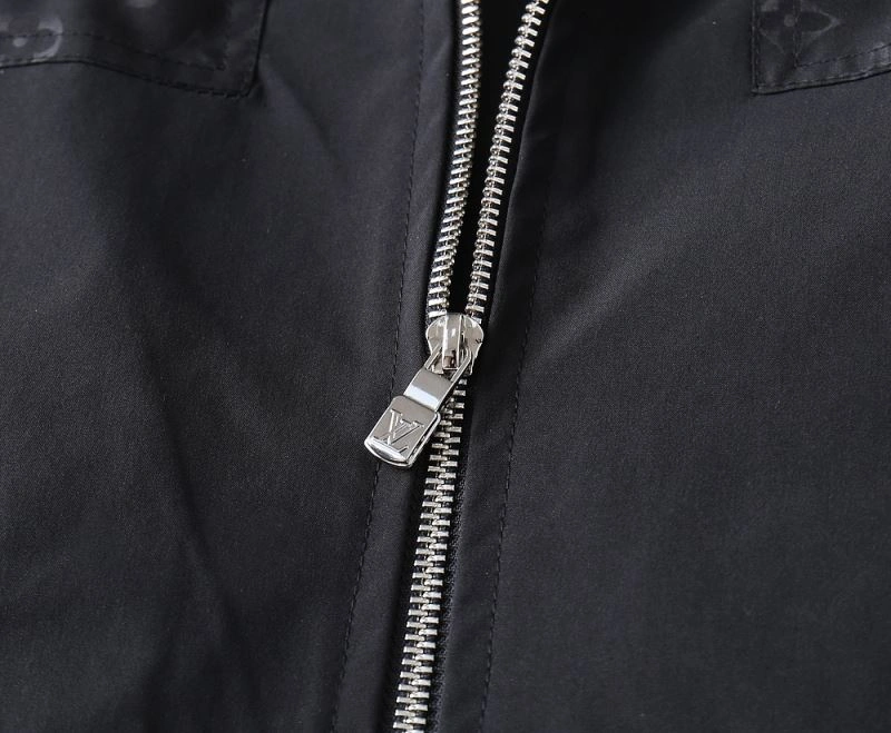 Durable Louis Vuitton Outwear 136531