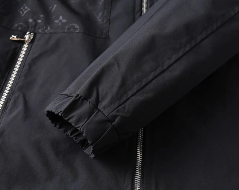 Durable Louis Vuitton Outwear 136531