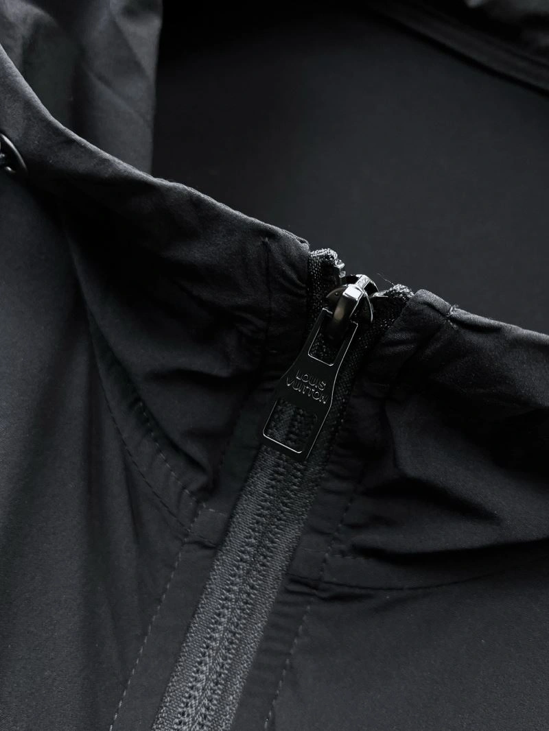 ModernLook Louis Vuitton Outwear 136527