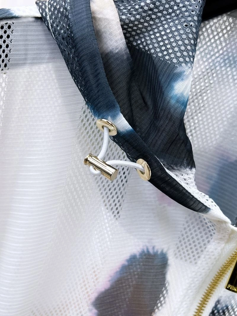 Practical Louis Vuitton Outwear 136529