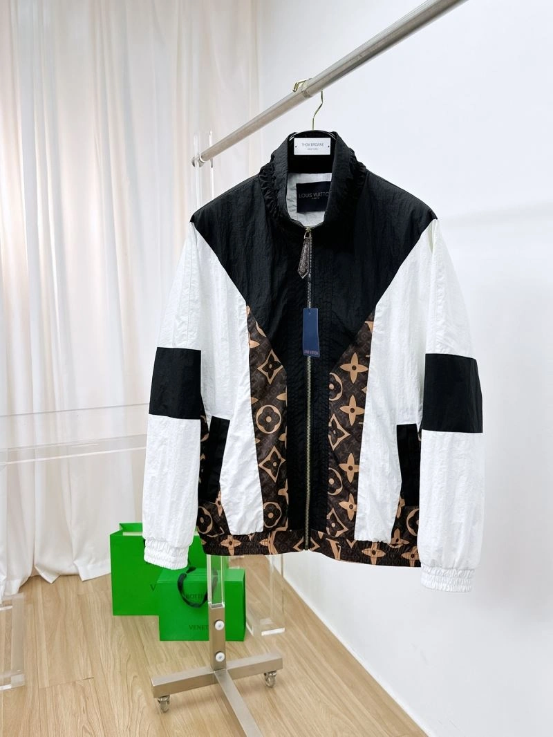 Sporty Louis Vuitton Outwear 136506