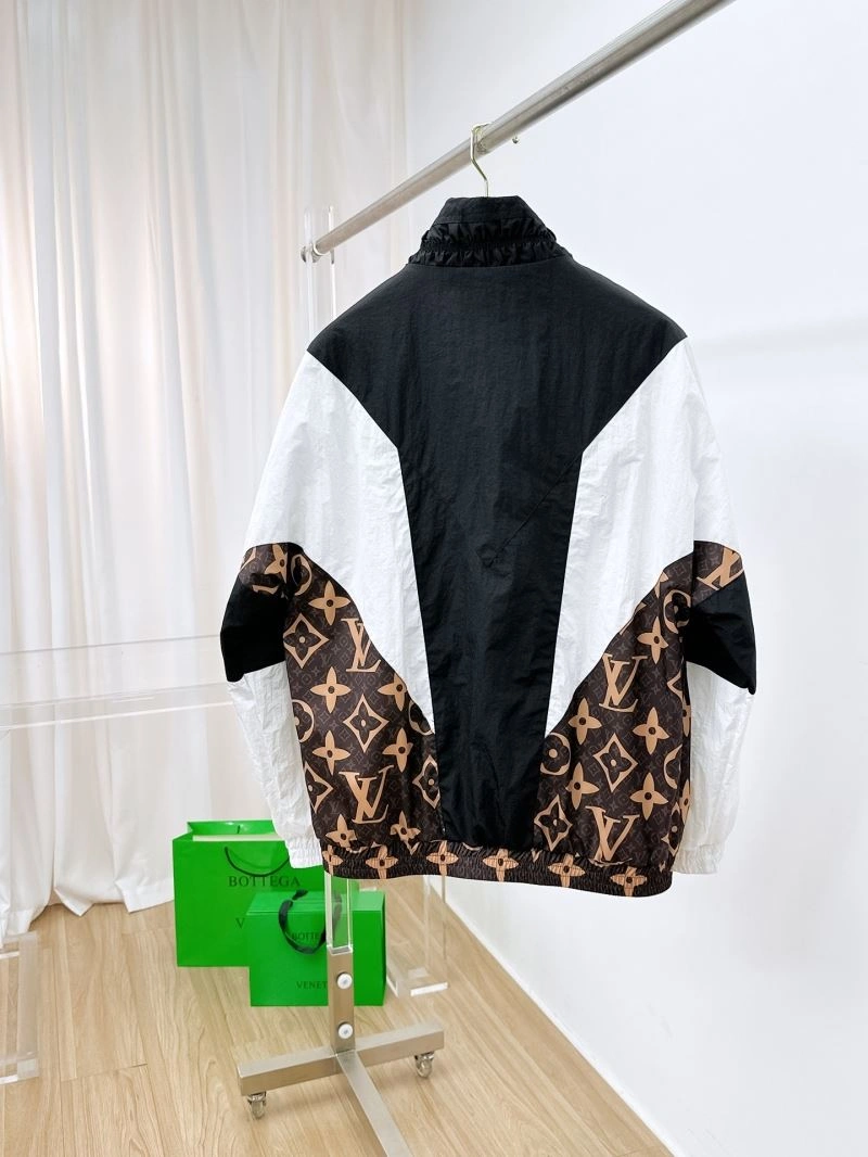 Sporty Louis Vuitton Outwear 136506