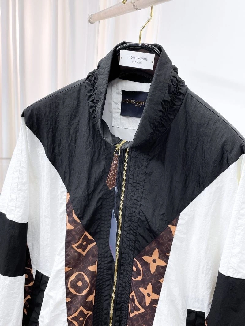 Sporty Louis Vuitton Outwear 136506