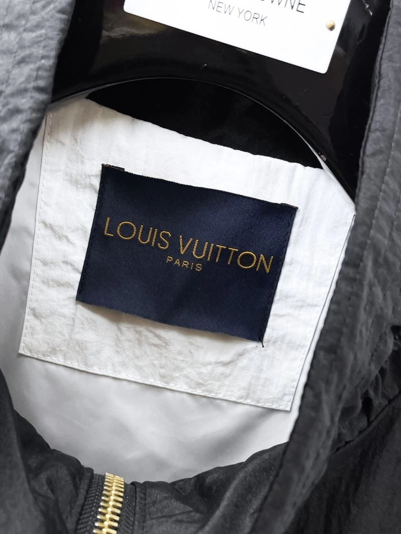 Sporty Louis Vuitton Outwear 136506