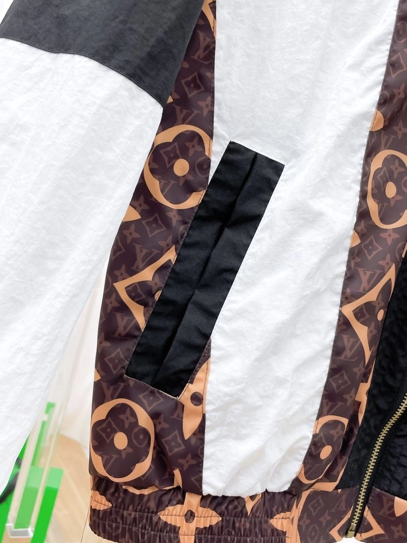 Sporty Louis Vuitton Outwear 136506