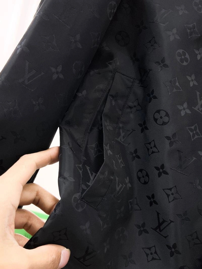 Practical Louis Vuitton Outwear 136507