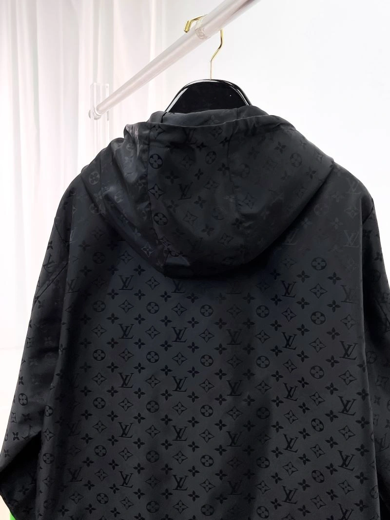 Practical Louis Vuitton Outwear 136507