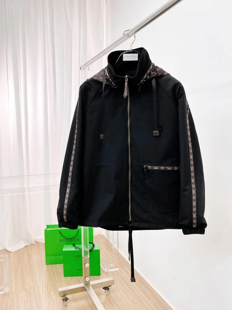 Lightweight Louis Vuitton Outwear 136509