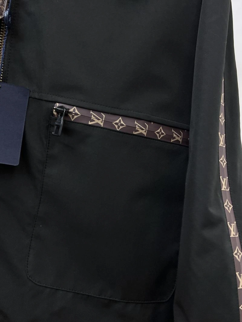 Lightweight Louis Vuitton Outwear 136509