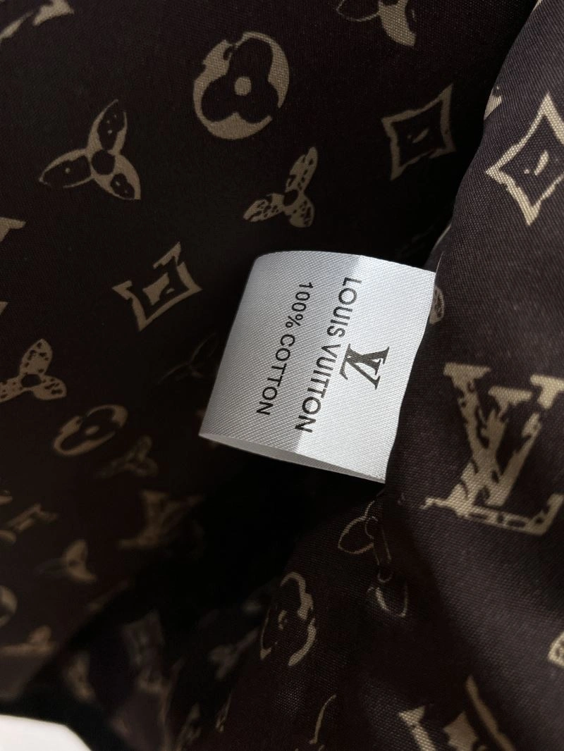 Lightweight Louis Vuitton Outwear 136509
