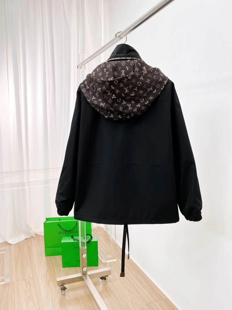 Lightweight Louis Vuitton Outwear 136509
