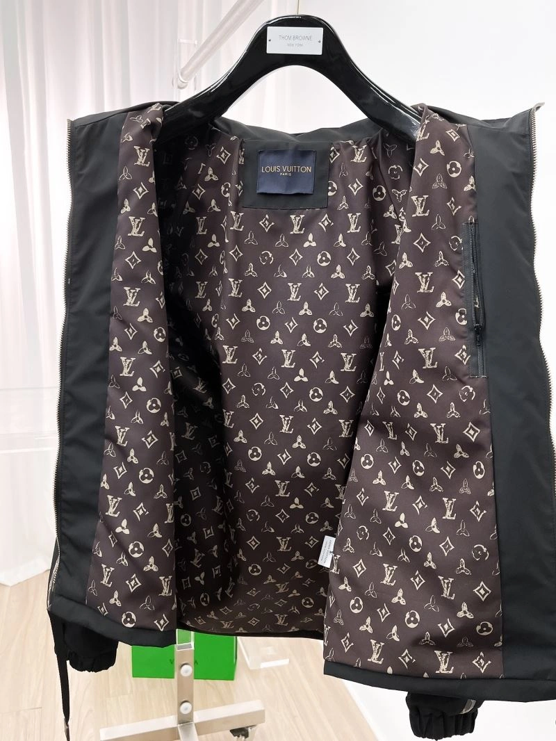 Lightweight Louis Vuitton Outwear 136509