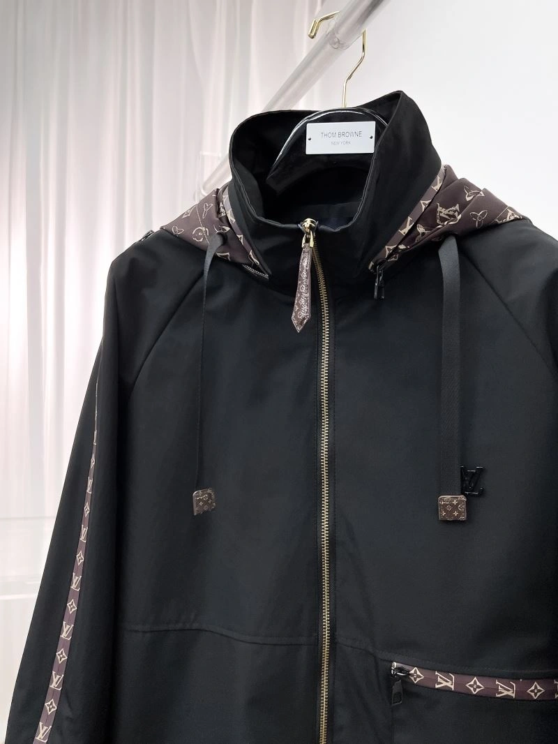 Lightweight Louis Vuitton Outwear 136509