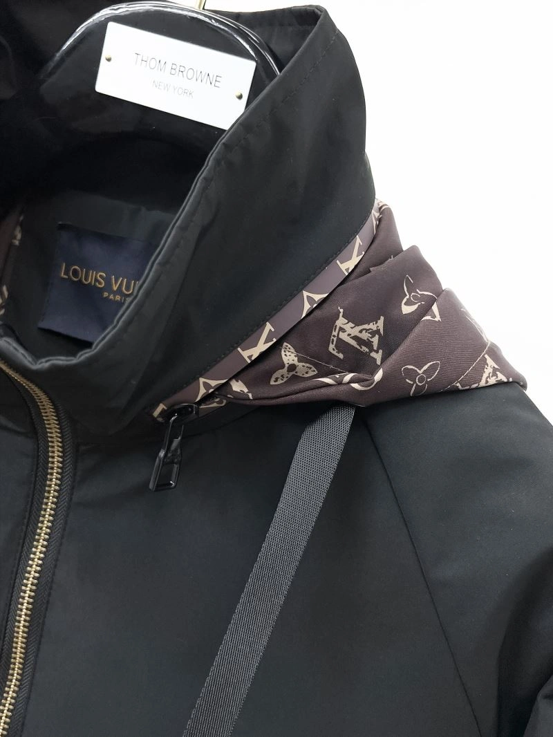 Lightweight Louis Vuitton Outwear 136509