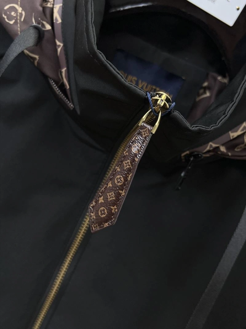 Lightweight Louis Vuitton Outwear 136509